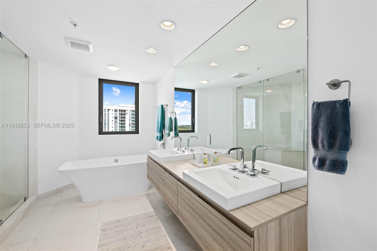 MARINA PALMS RESIDENCES S - Residential