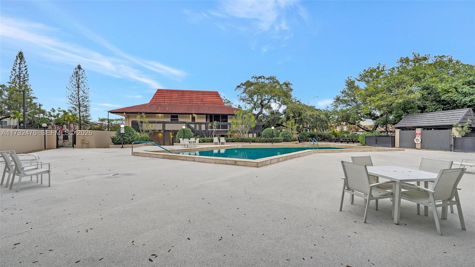 SUMMERTREE VILG CALIF CL - Residential