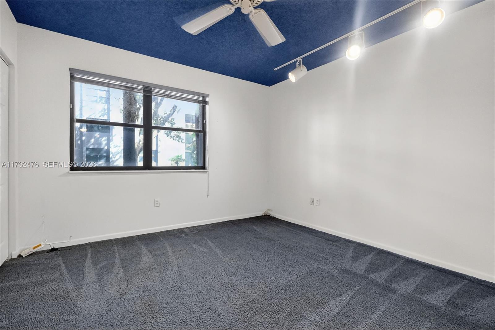 SUMMERTREE VILG CALIF CL - Residential