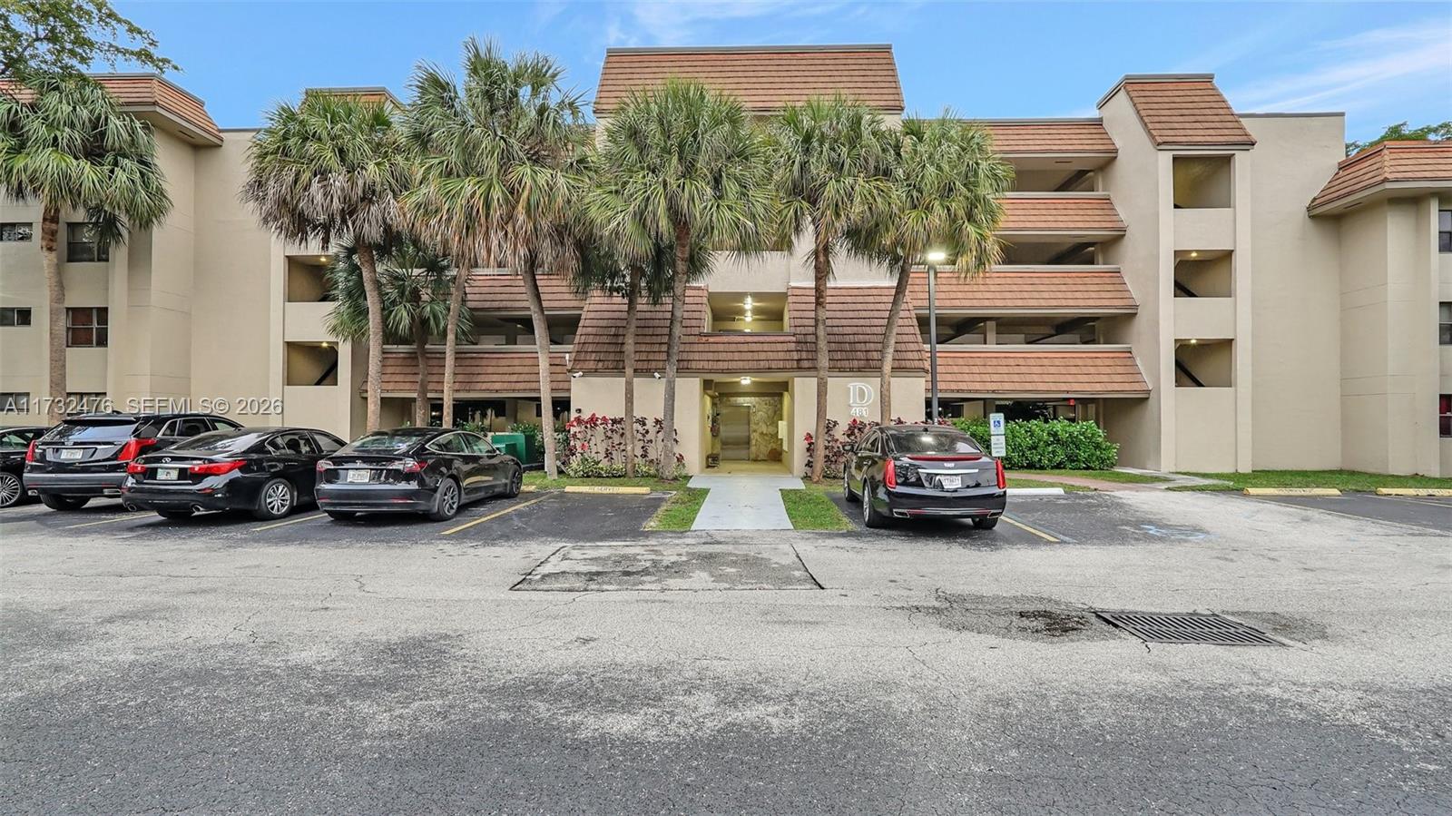 Gated Community!! This unit is a beautiful and spacious 2 bedroom condo with a private laundry room! It boasts an oversized primary bedroom and bathroom which creates a feeling of luxury when you are home. The large eat-in Kitchen is perfect for entertaining and the unit has PLENTY OF CLOSET SPACE! California closets and 2 walk-ins in the Primary and more! Pets, only ESA. Amazing amenitites, two pools, gym, sauna, and clubhouse! 
Refrigerator only 4 years old! Walk to shops, grocery store, gym and more!
Easy to show and ready for the homeowner to love their new home! Call today. Easy to Show!