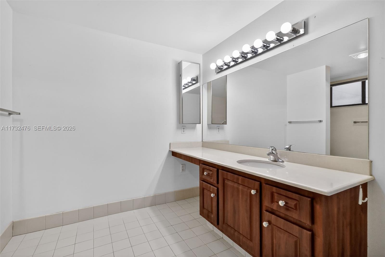 SUMMERTREE VILG CALIF CL - Residential