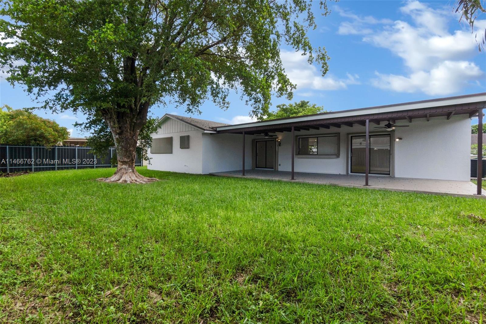 CARAVEL COUNTRY - Residential