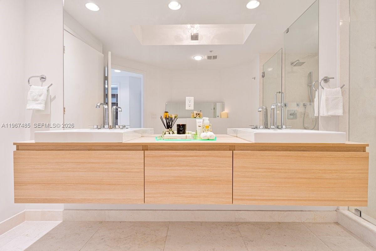 MARINA PALMS RESIDENCES N - Residential