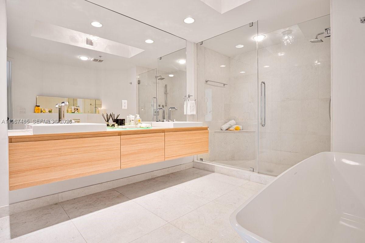 MARINA PALMS RESIDENCES N - Residential