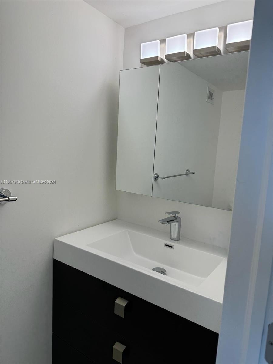 BRICKELL BISCAYNE CONDO - Residential Lease