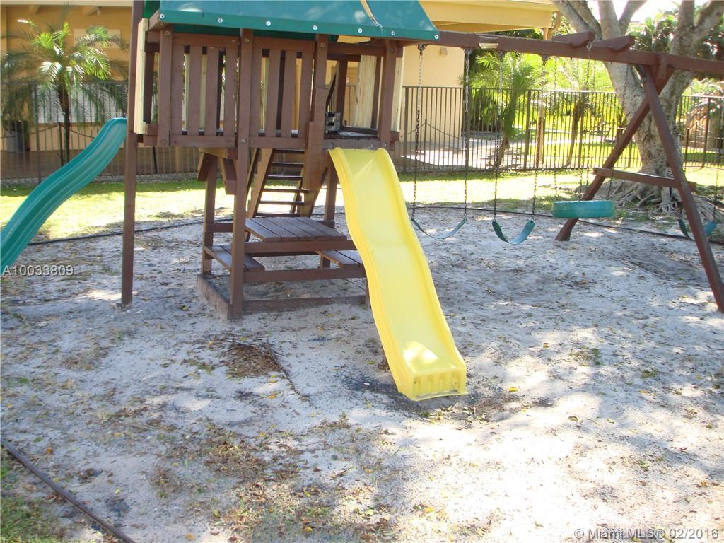 Lakeside Condo At Lauderd - Residential Lease