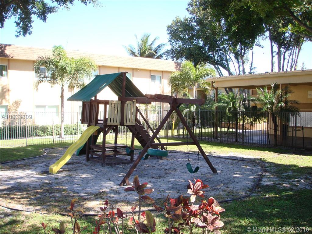 Lakeside Condo At Lauderd - Residential Lease