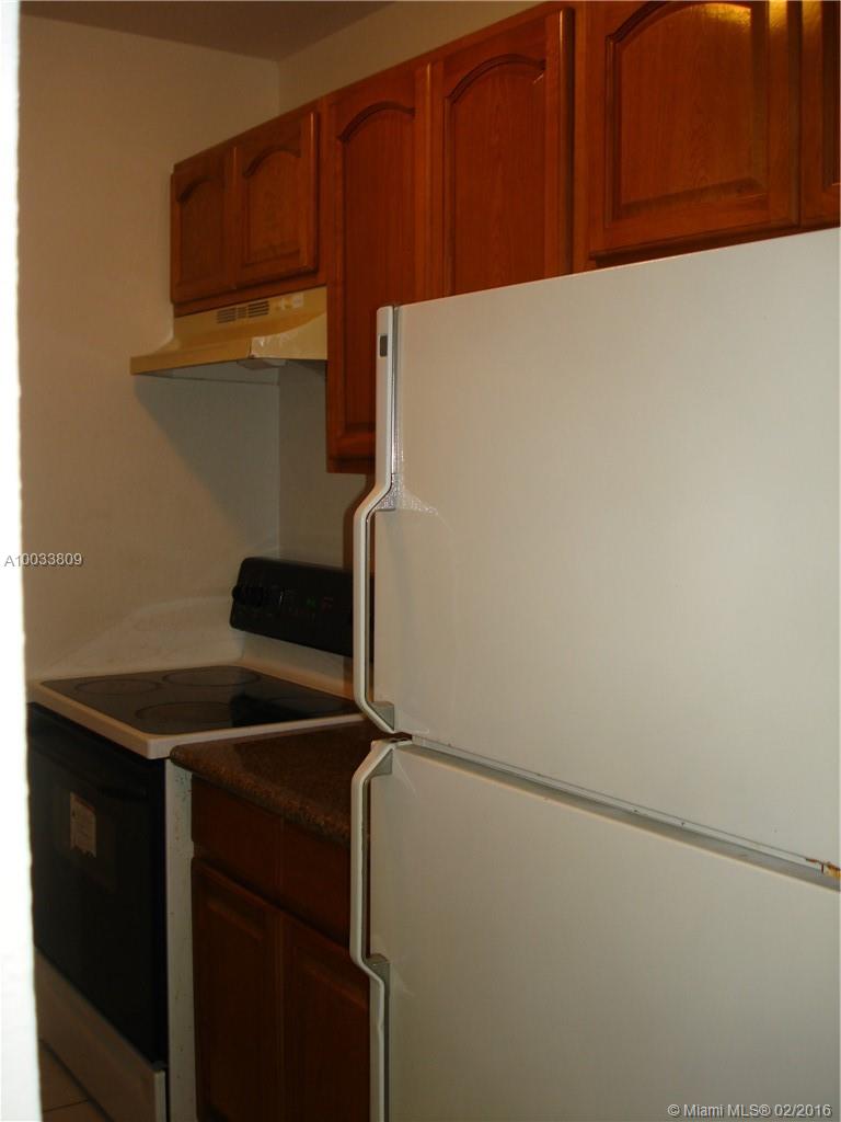 Lakeside Condo At Lauderd - Residential Lease