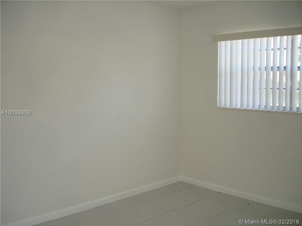 Lakeside Condo At Lauderd - Residential Lease