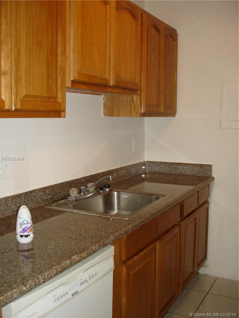Lakeside Condo At Lauderd - Residential Lease