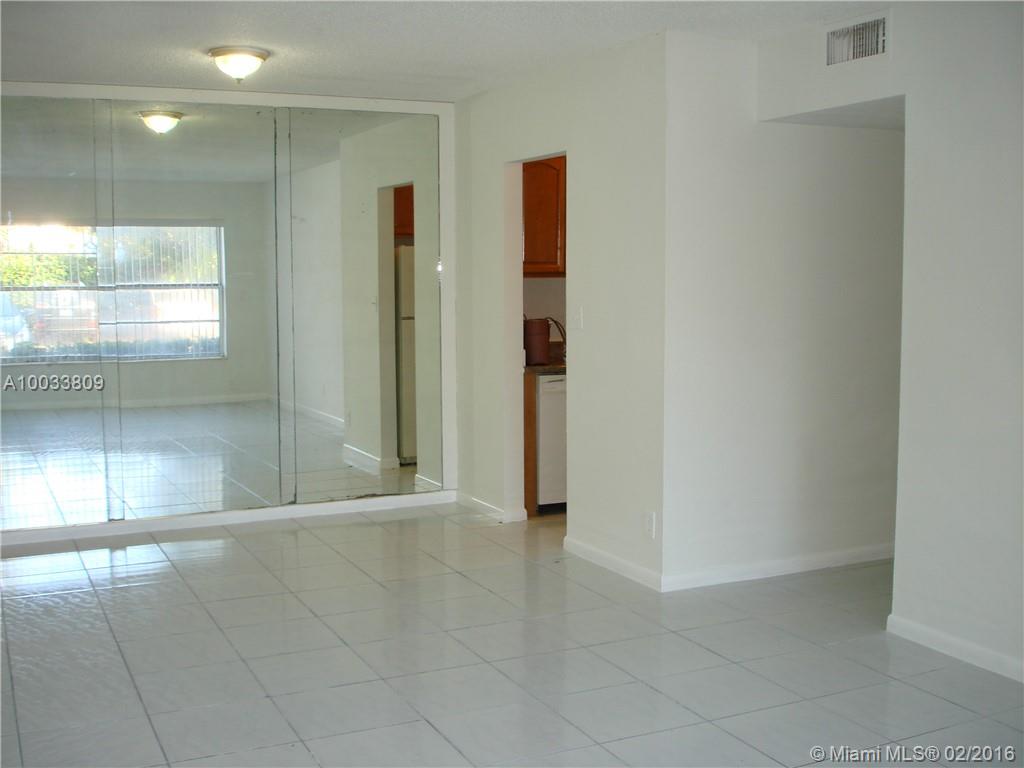 Lakeside Condo At Lauderd - Residential Lease