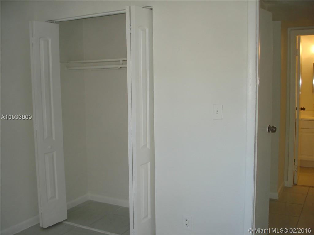 Lakeside Condo At Lauderd - Residential Lease