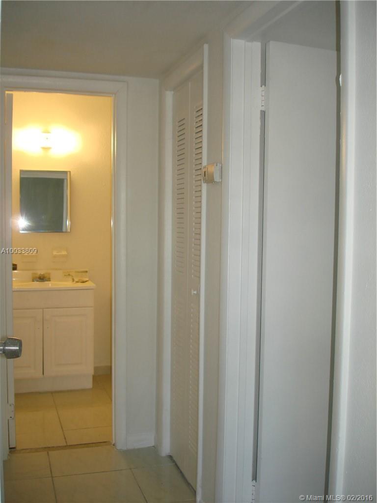 Lakeside Condo At Lauderd - Residential Lease
