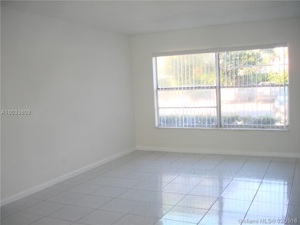 Lakeside Condo At Lauderd - Residential Lease