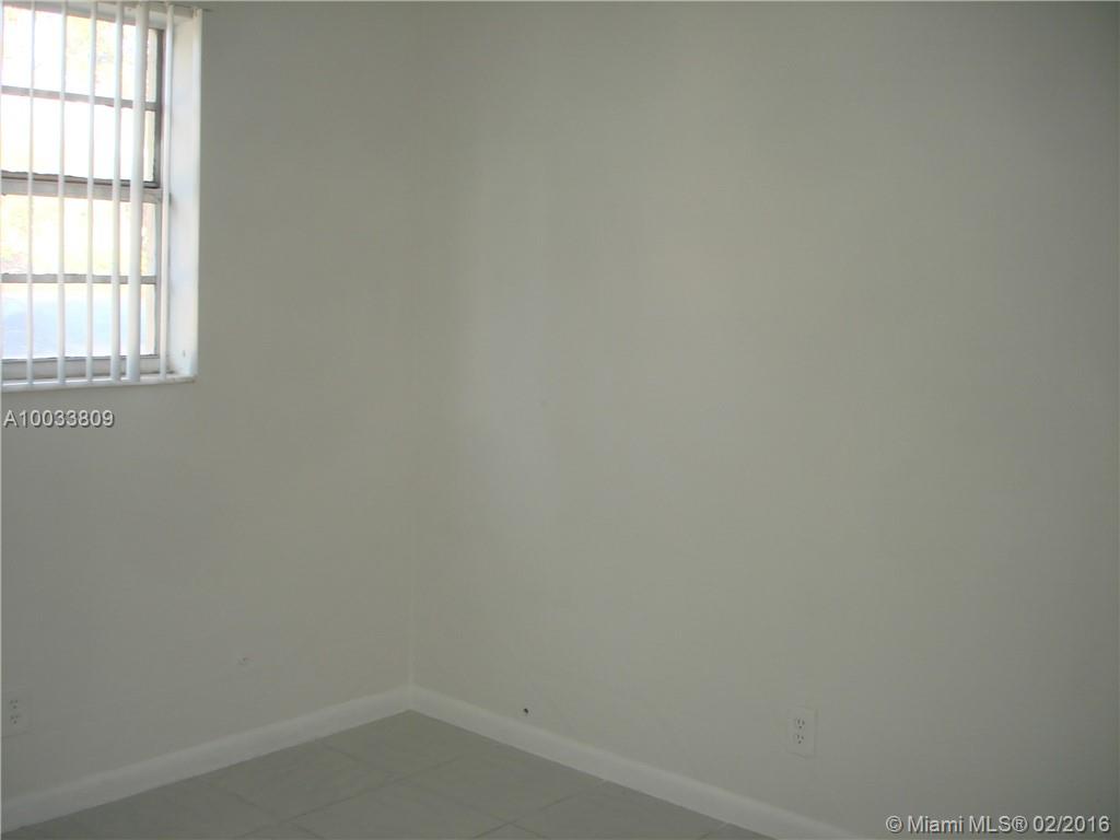 Lakeside Condo At Lauderd - Residential Lease