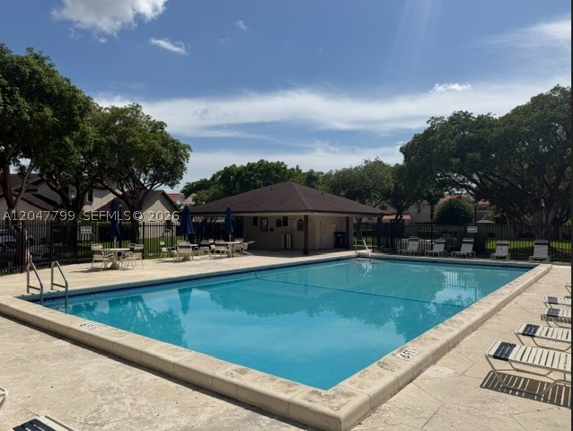 VALENCIA TOWNHOMES - Residential
