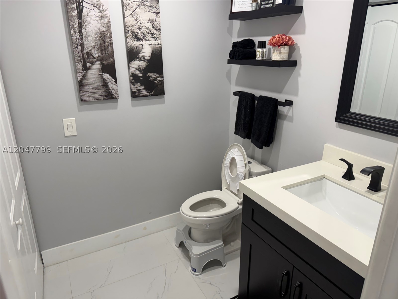 VALENCIA TOWNHOMES - Residential