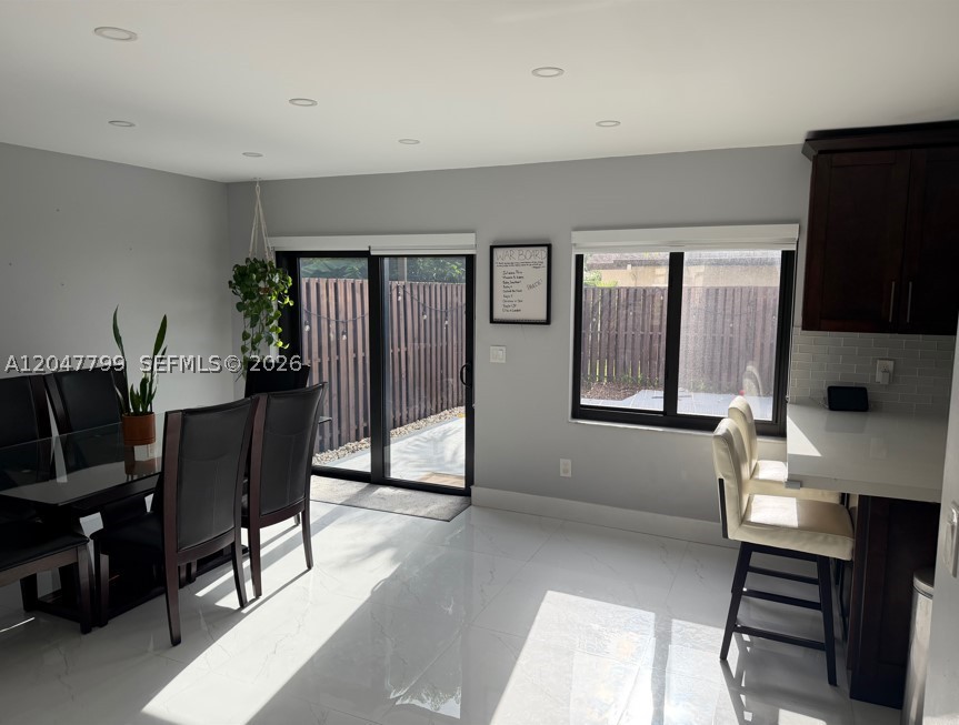 VALENCIA TOWNHOMES - Residential