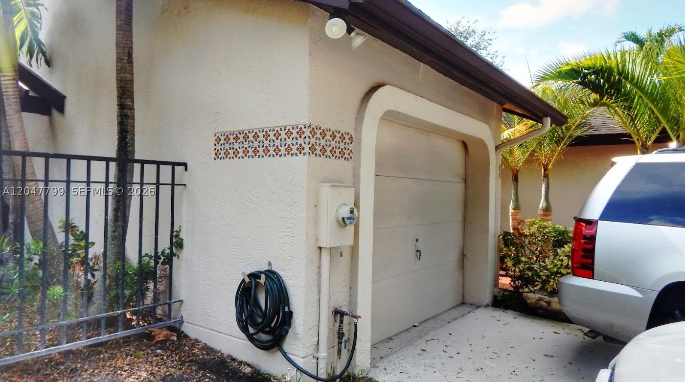 VALENCIA TOWNHOMES - Residential