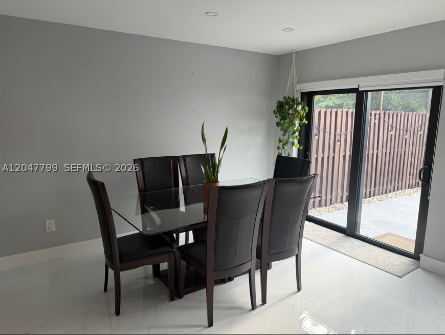 VALENCIA TOWNHOMES - Residential