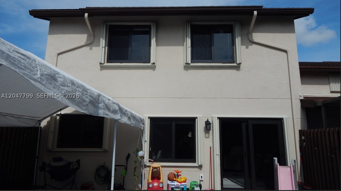 VALENCIA TOWNHOMES - Residential