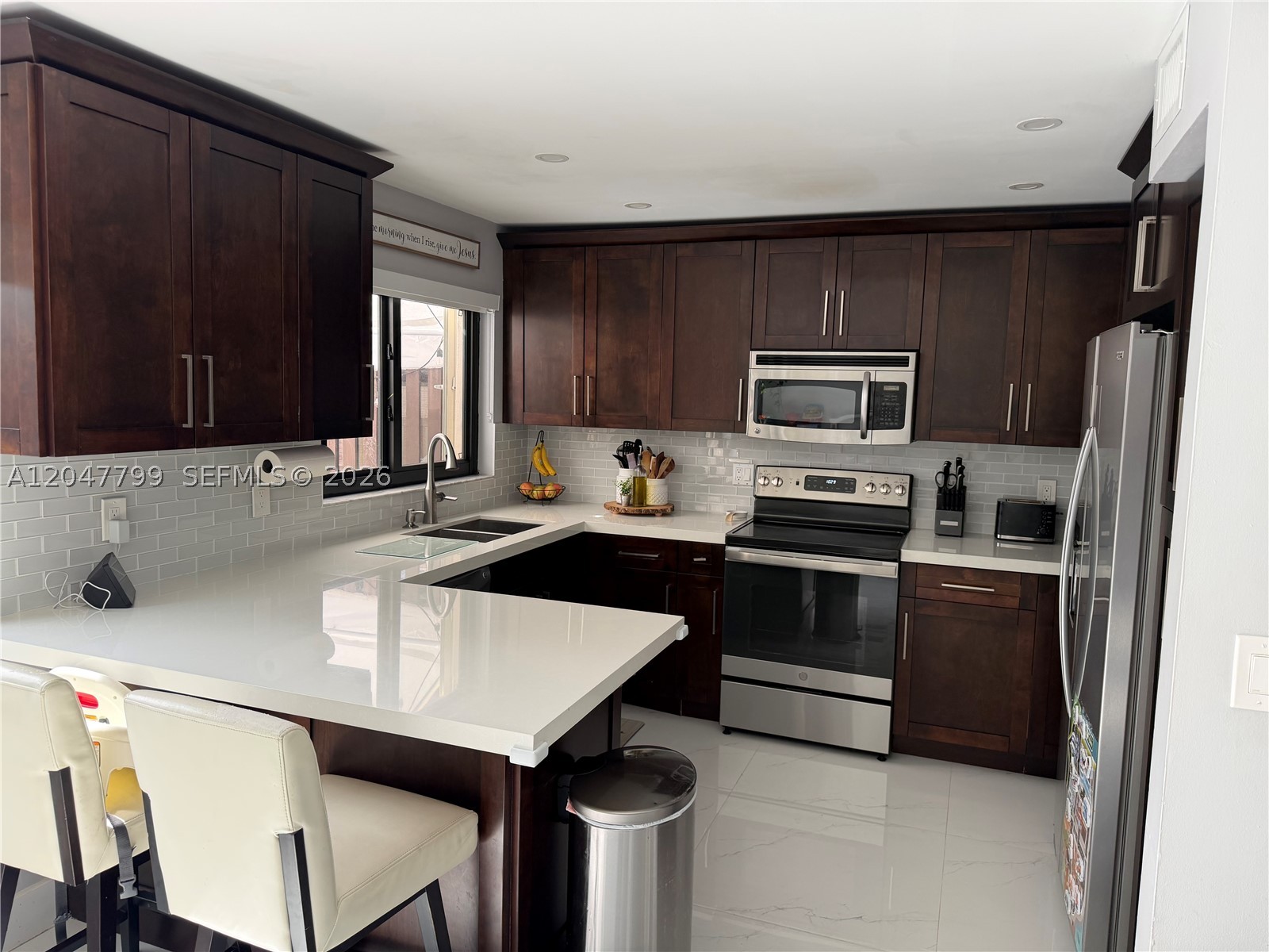 VALENCIA TOWNHOMES - Residential