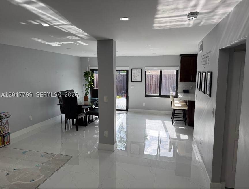 VALENCIA TOWNHOMES - Residential