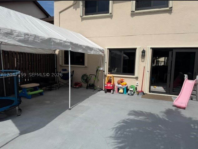 VALENCIA TOWNHOMES - Residential