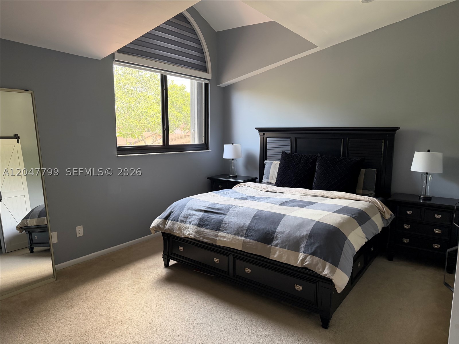 VALENCIA TOWNHOMES - Residential