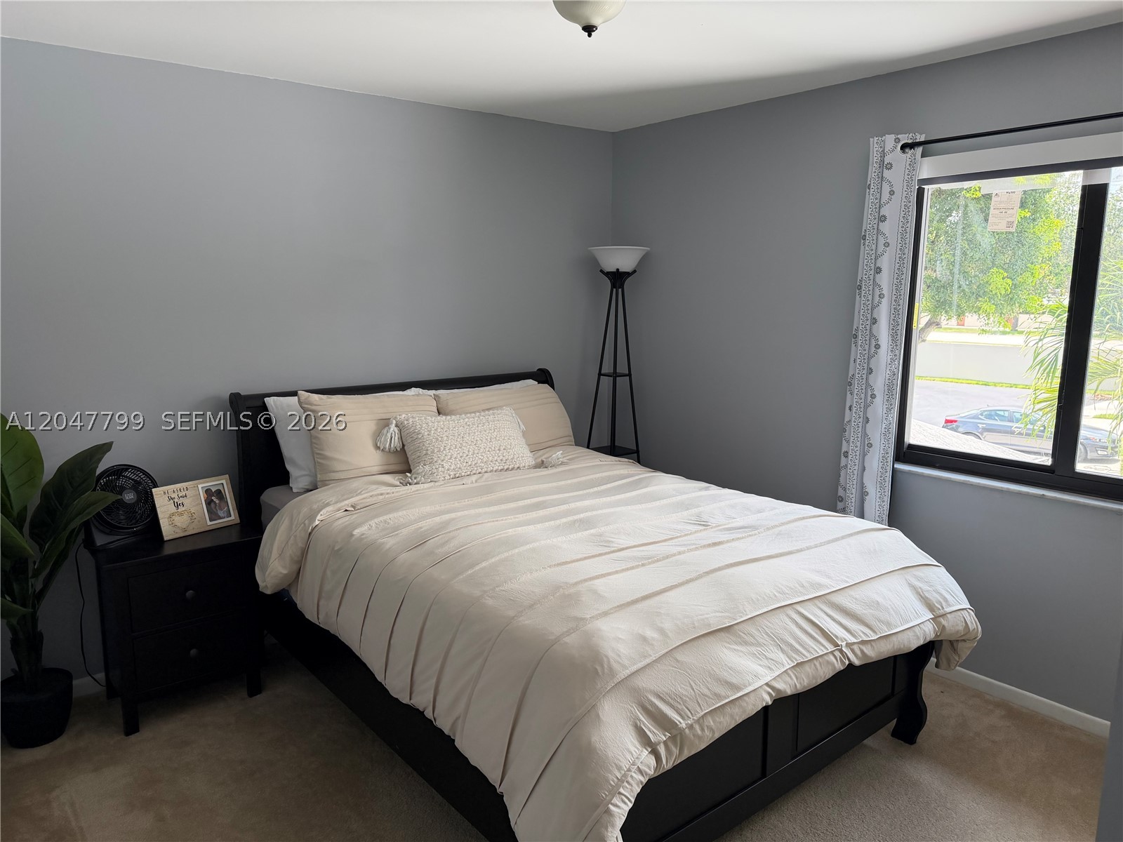 VALENCIA TOWNHOMES - Residential