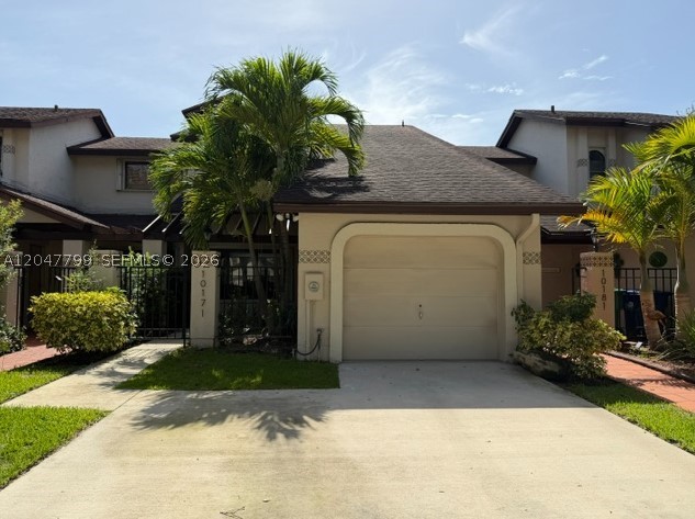 VALENCIA TOWNHOMES - Residential