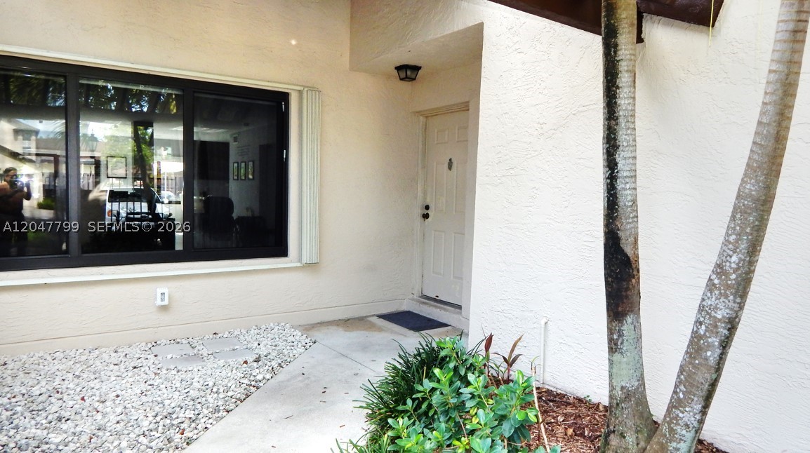 VALENCIA TOWNHOMES - Residential