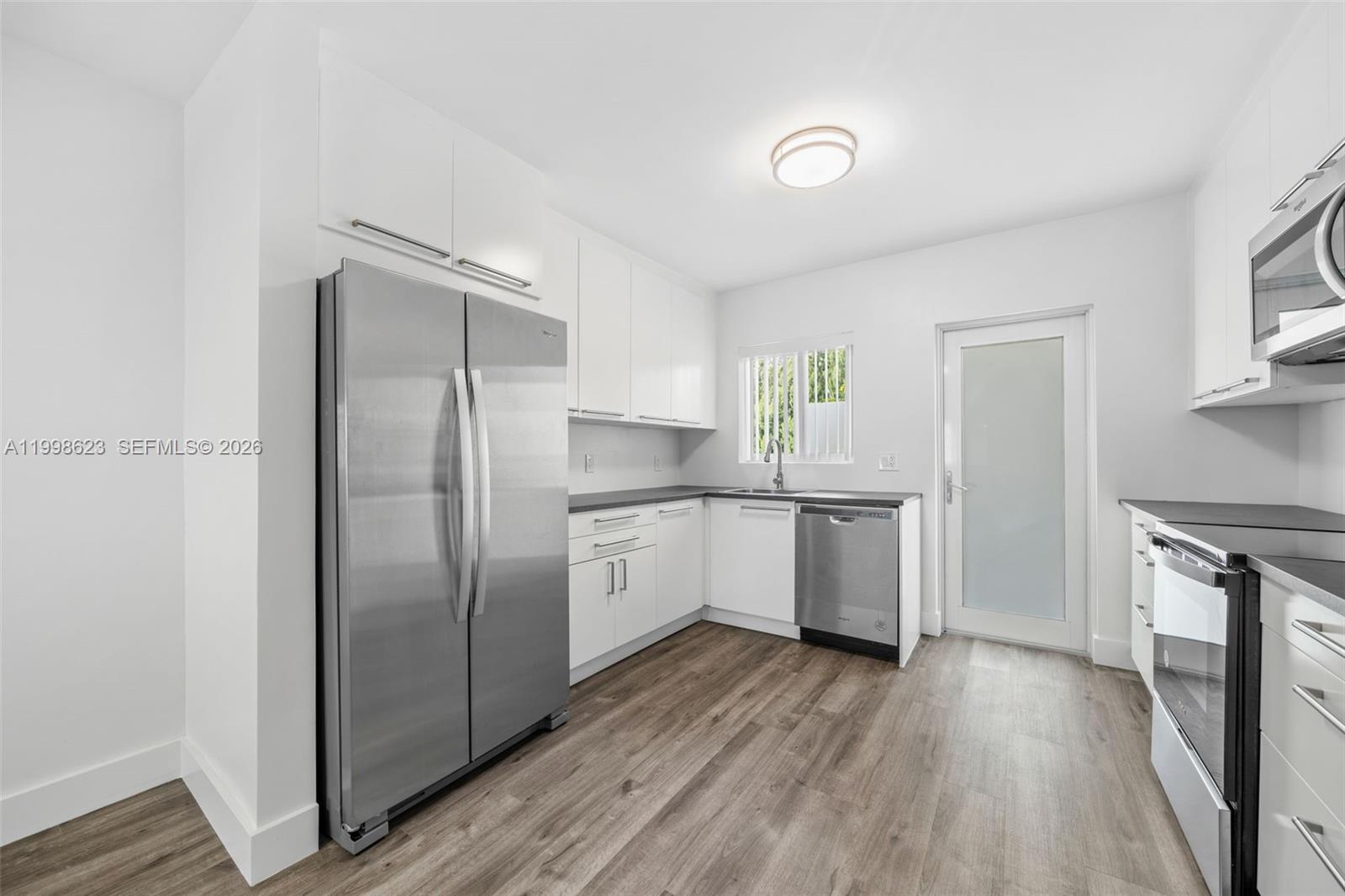 PASADENA GARDEN APARTMENT - Residential