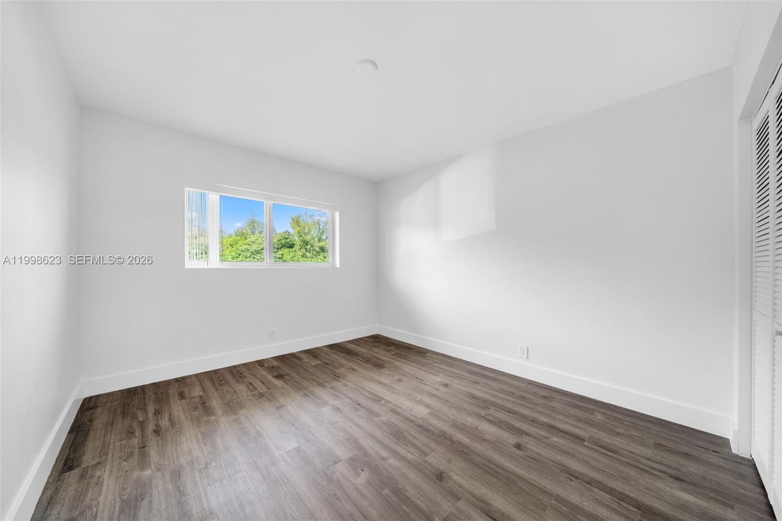 PASADENA GARDEN APARTMENT - Residential