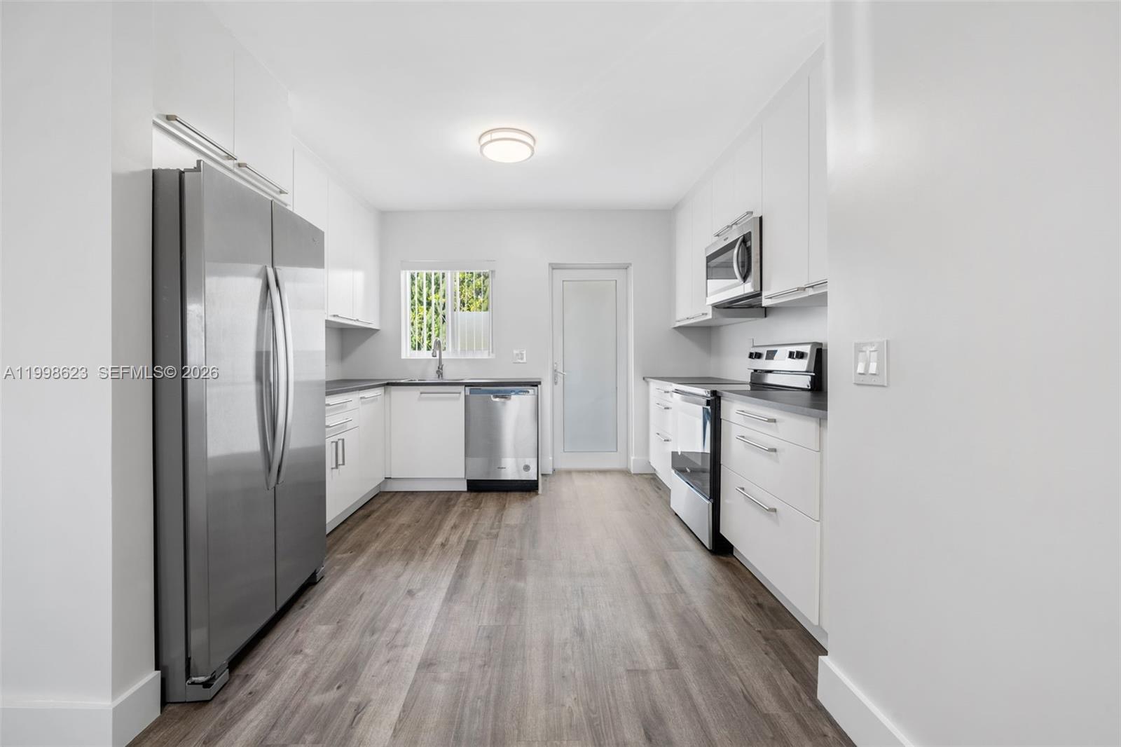 PASADENA GARDEN APARTMENT - Residential