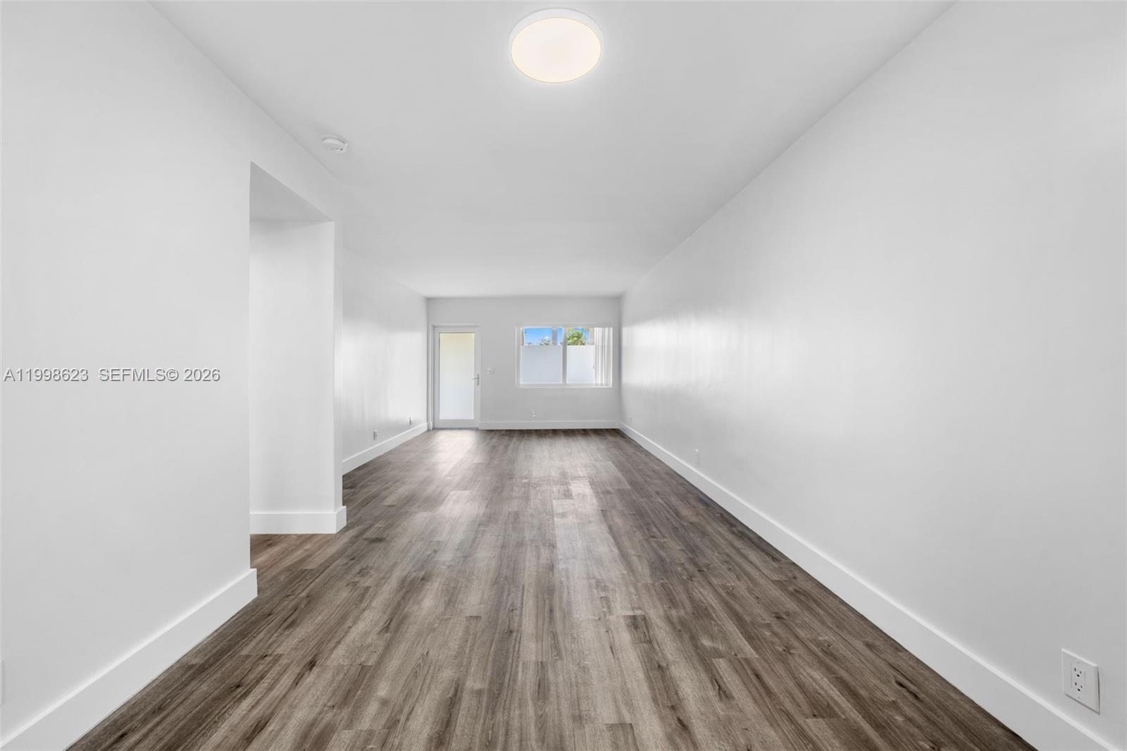 PASADENA GARDEN APARTMENT - Residential