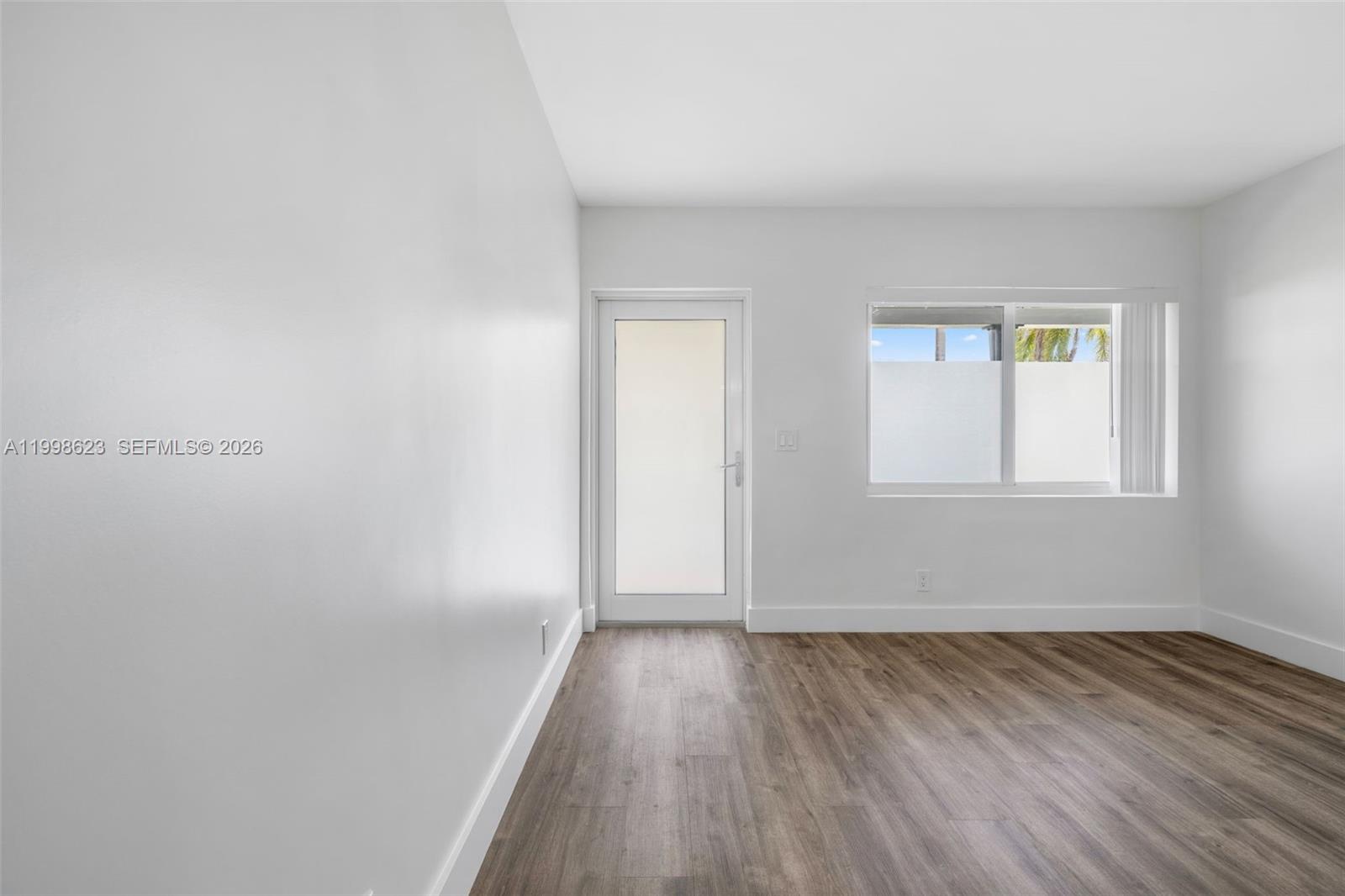 PASADENA GARDEN APARTMENT - Residential