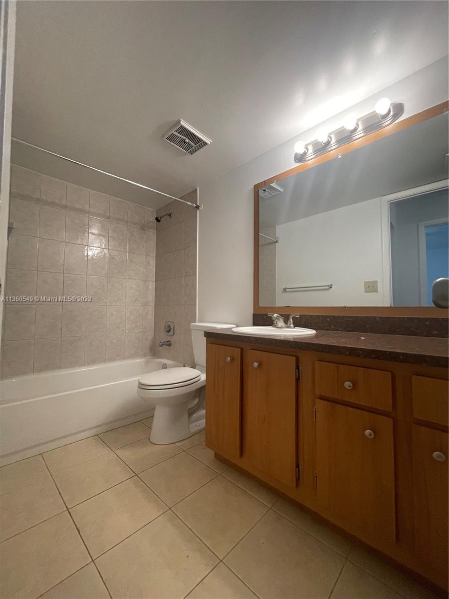 ROYAL POINCIANA CONDO - Residential Lease