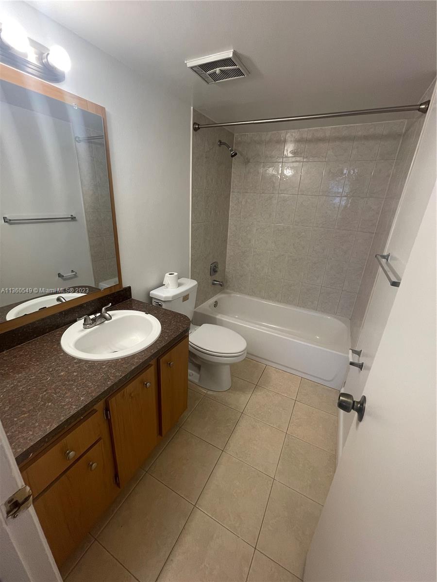 ROYAL POINCIANA CONDO - Residential Lease