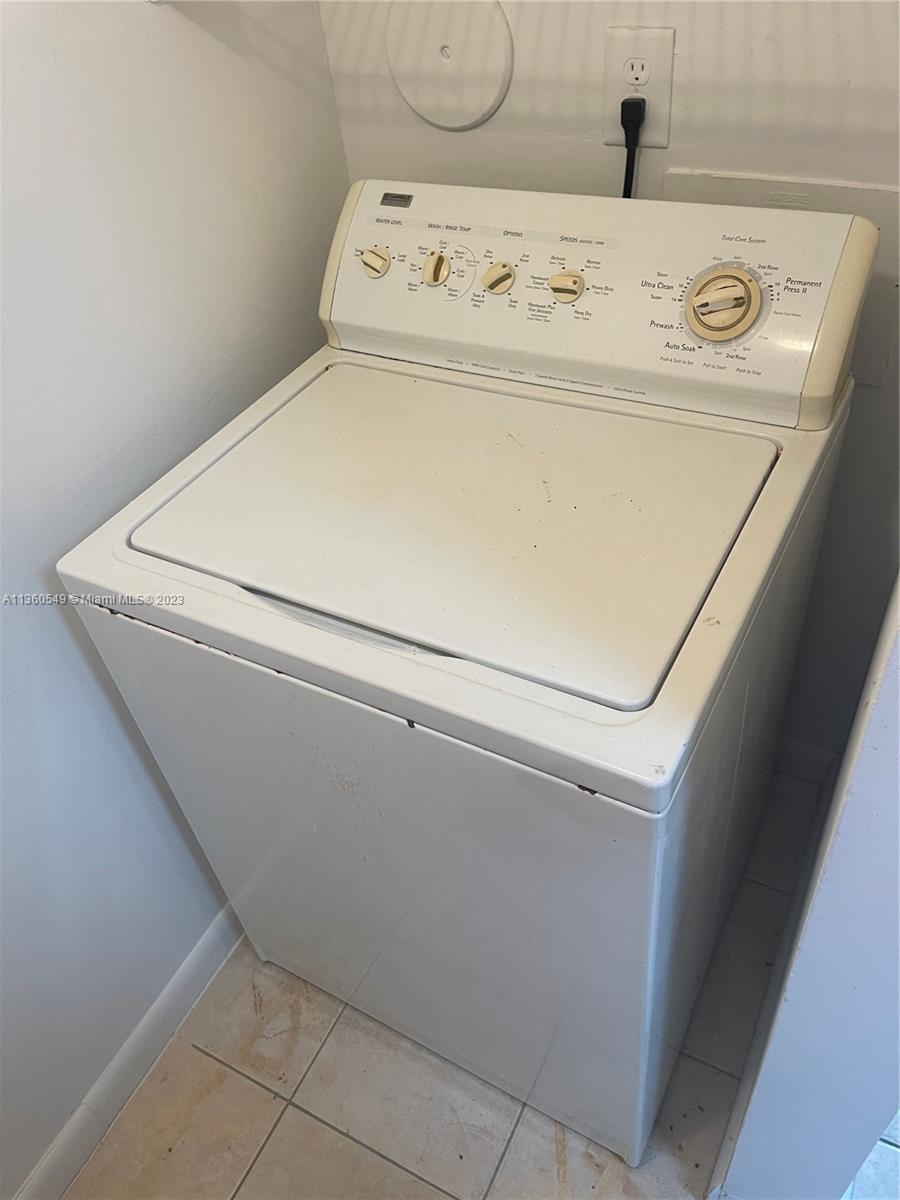 ROYAL POINCIANA CONDO - Residential Lease