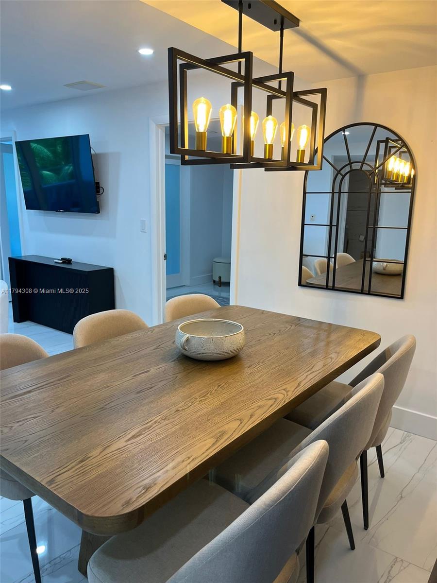 RONEY PALACE CONDO - Residential