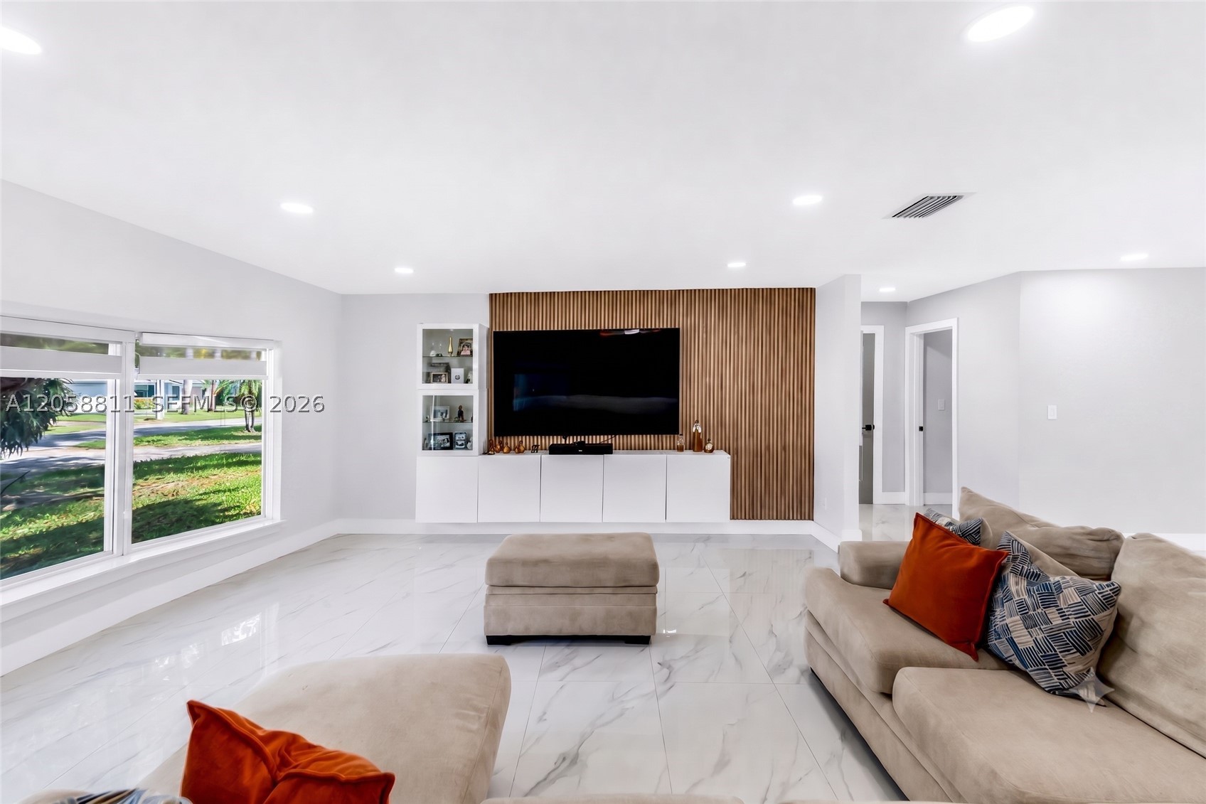 PEMBROKE LAKES SEC 1 - Residential