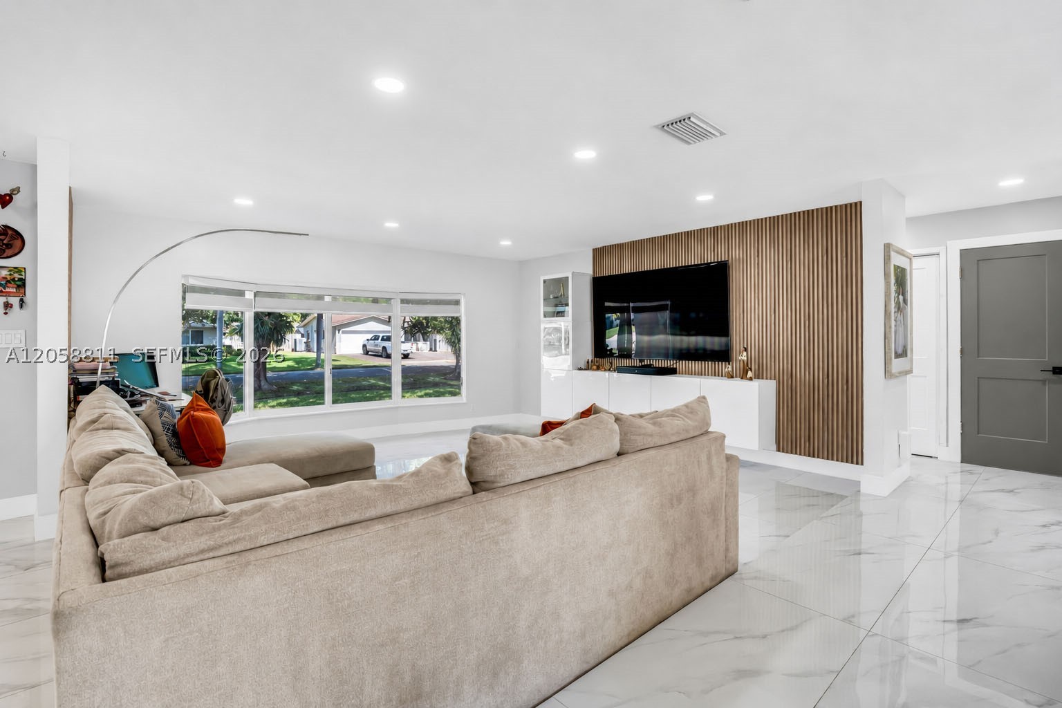 PEMBROKE LAKES SEC 1 - Residential