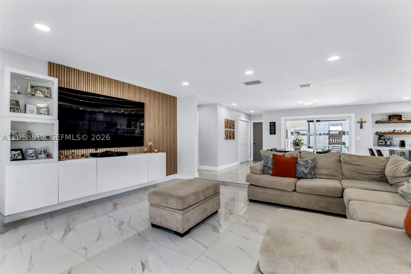 PEMBROKE LAKES SEC 1 - Residential
