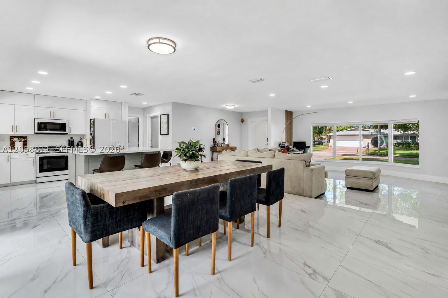 PEMBROKE LAKES SEC 1 - Residential
