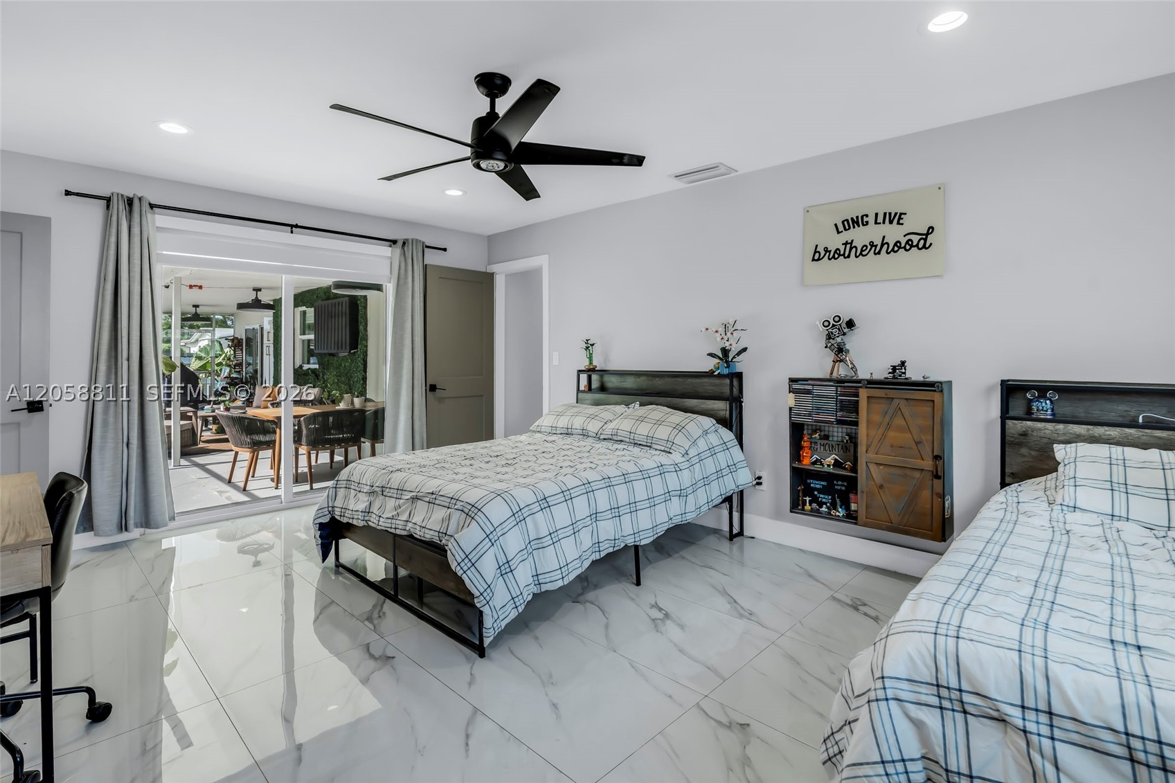 PEMBROKE LAKES SEC 1 - Residential