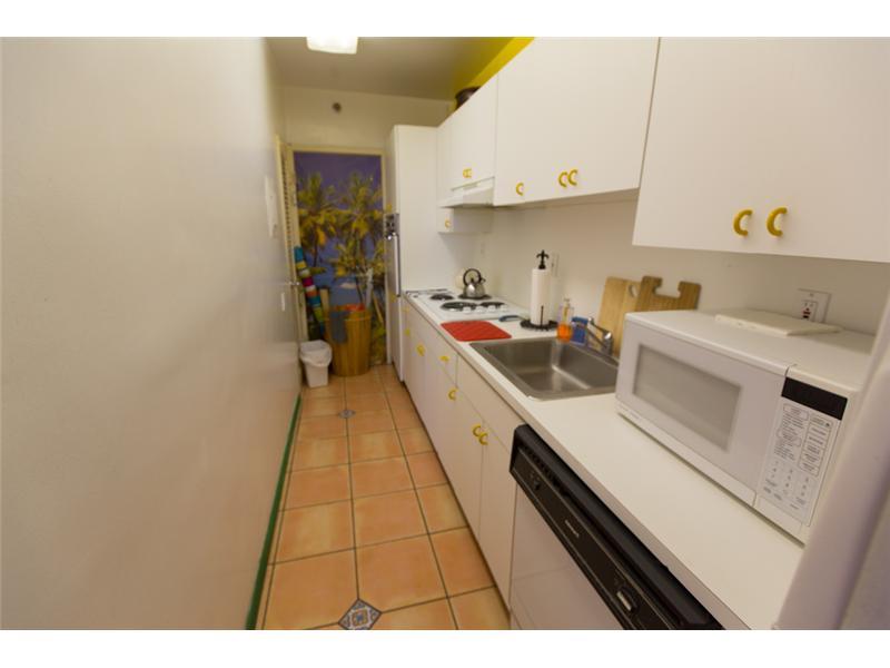 THE DECOPLAGE CONDO - Residential Lease