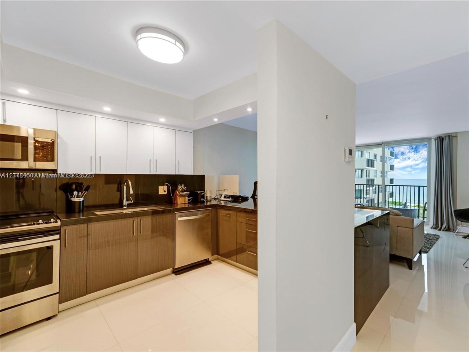 MANATEE CONDO - Residential Lease