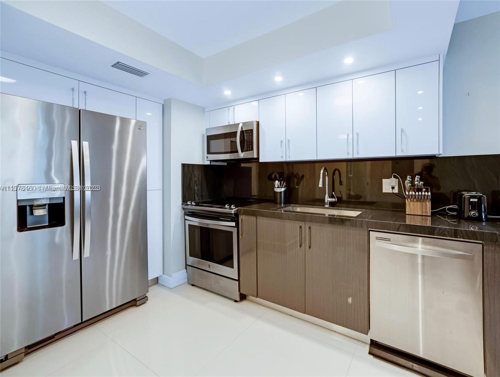 MANATEE CONDO - Residential Lease