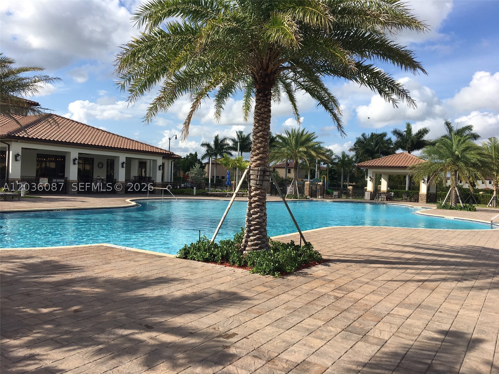 BAYWINDS OF DOMINICA AND - Residential